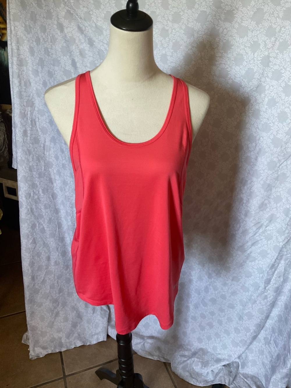 Nike Coral Scoop Neck Performance Tank Top